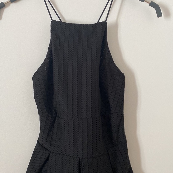Black pouffy dress with crossed spaguetti strap - Picture 3 of 6